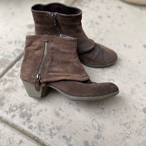 Kelly & Katie Brown suede ankle boots